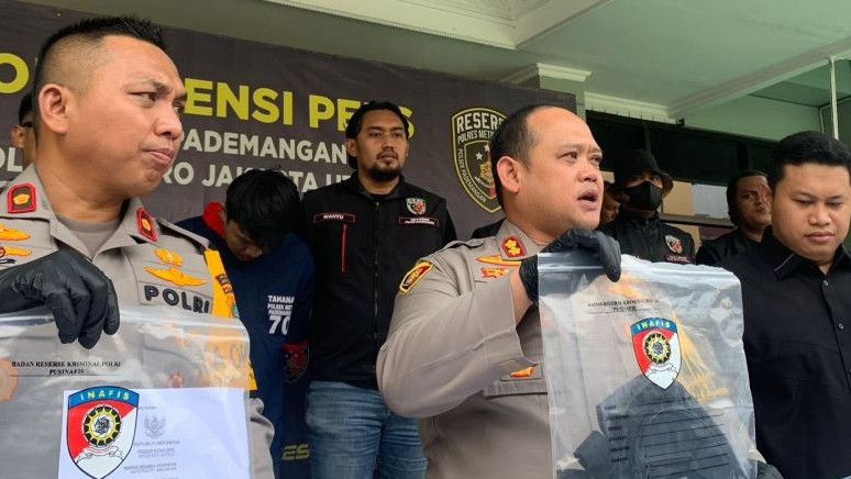 Hendak Kabur dari Atap Rumah, Dua Kaki Jambret Ditembak Peluru Timah Panas