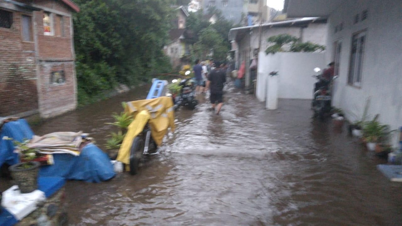 Penampakan Mengerikan Banjir Bandang Terjang Kota Batu dan Malang, 15 Orang Hanyut