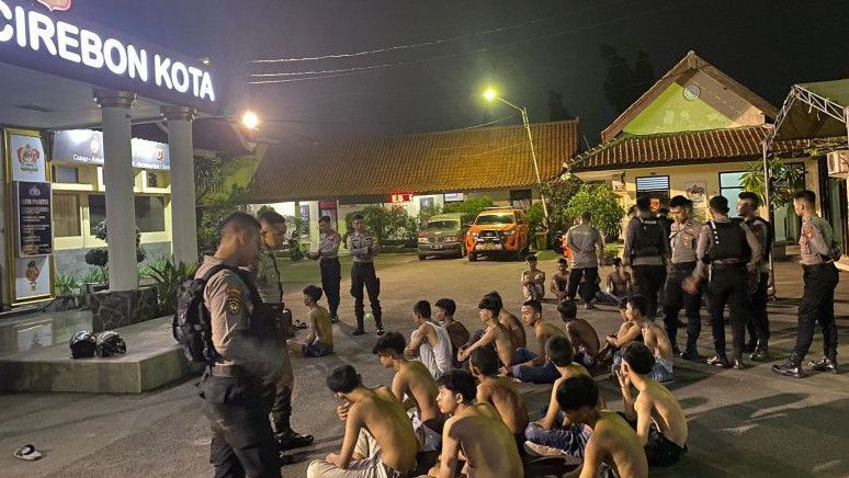Lagi Asyik Tawuran, 24 Remaja di Cirebon Diciduk Polisi