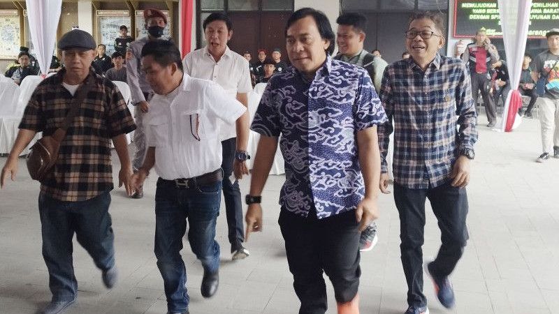 Didampingi Rekan Komedian, Komeng Daftar Bakal Calon DPD ke KPU Jawa Barat
