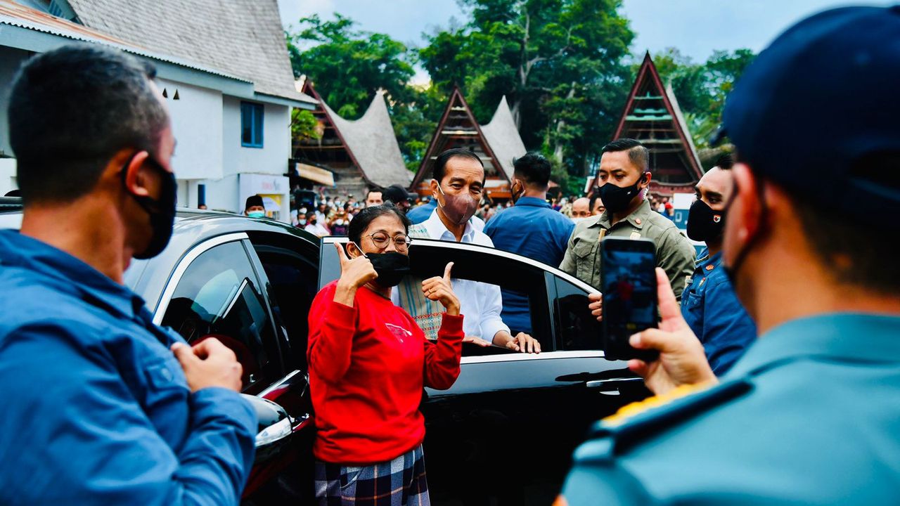 Ke Sumut, Jokowi Disambut Kerumunan warga dan Lagu Indonesia Raya, Keren atau Tidak?