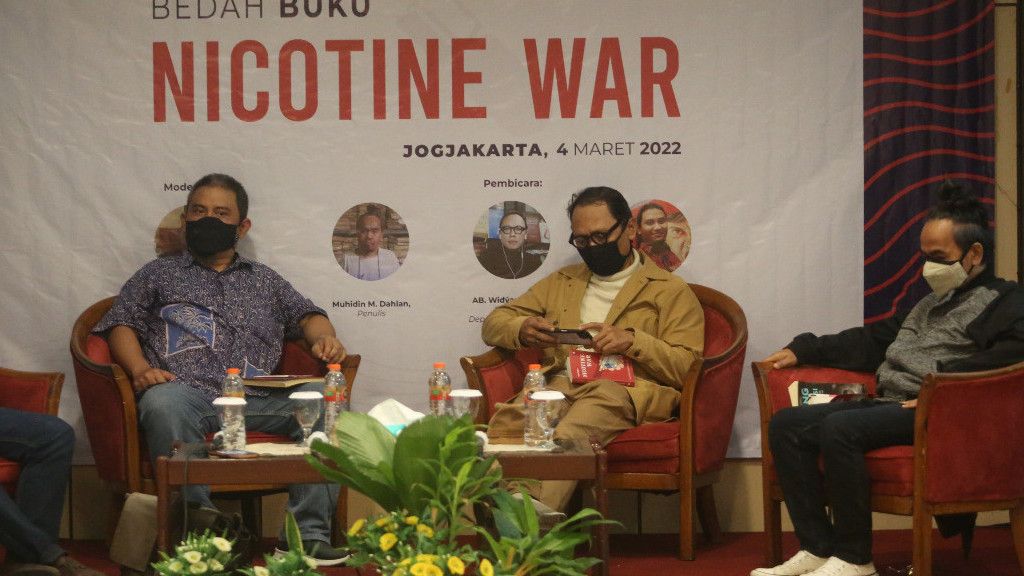 Dunia 'Perang Nikotin', 'Asing' Ikut Gerogoti Kretek Indonesia