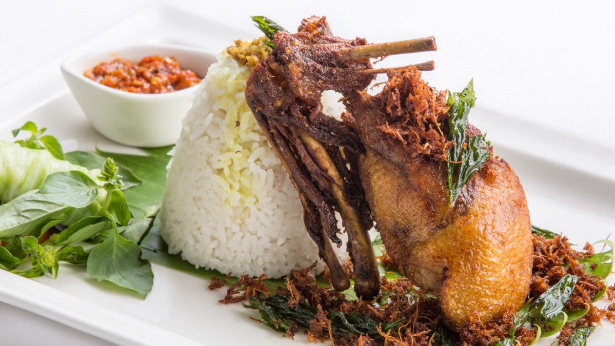 Krispi di Luar Lembut di Dalam, Bebek Goreng Khas Jadi Menu Favorit Tamu Makassar