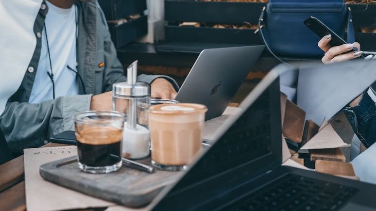Etika Work from Cafe: Produktivitas dan Kesopanan dalam Bekerja di Tempat Umum