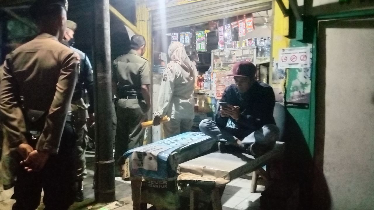 Satpol PP Kota Bogor Amankan Ratusan Miras dan Bina PMKS