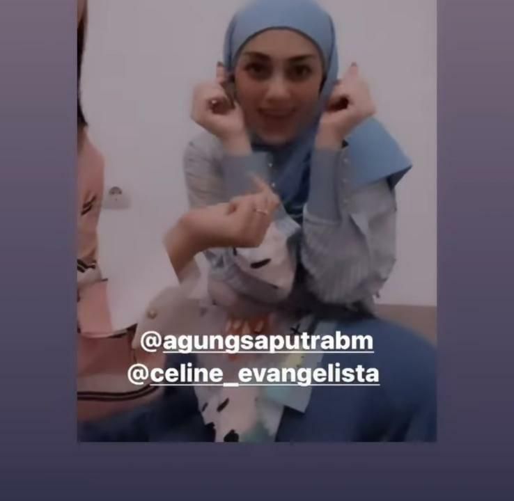 Celine Evangelista pakai hijab (Foto: Instagram/@celine_evangelista)