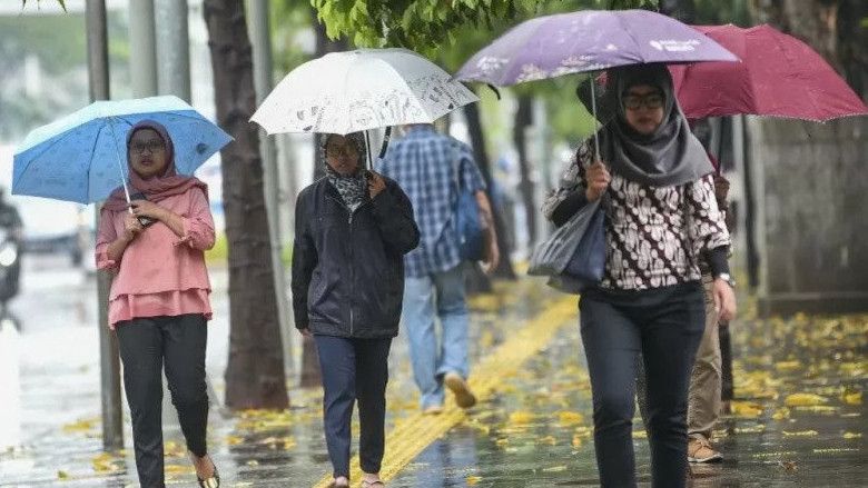 Warga Jakarta Waspada, BMKG: Awas Hujan dan Angin Kencang Hari Ini
