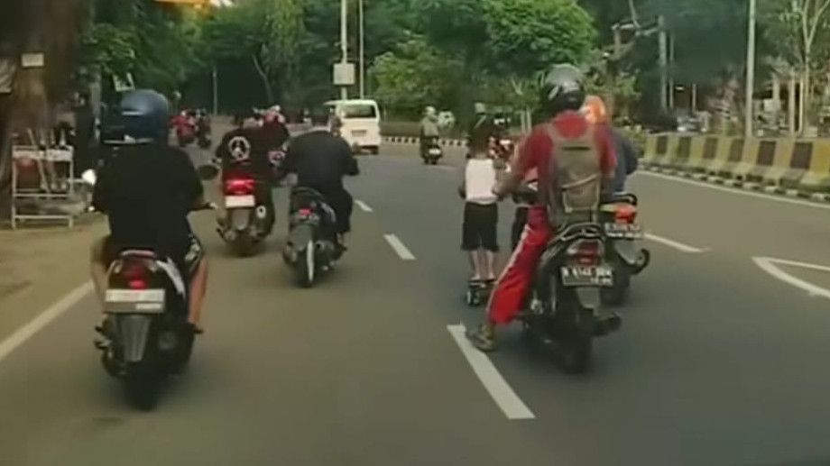 Viral Bocah Jaktim Main Skuter di Jalan Hampir Ketabrak, Polisi: Kita Larang karena Berbahaya