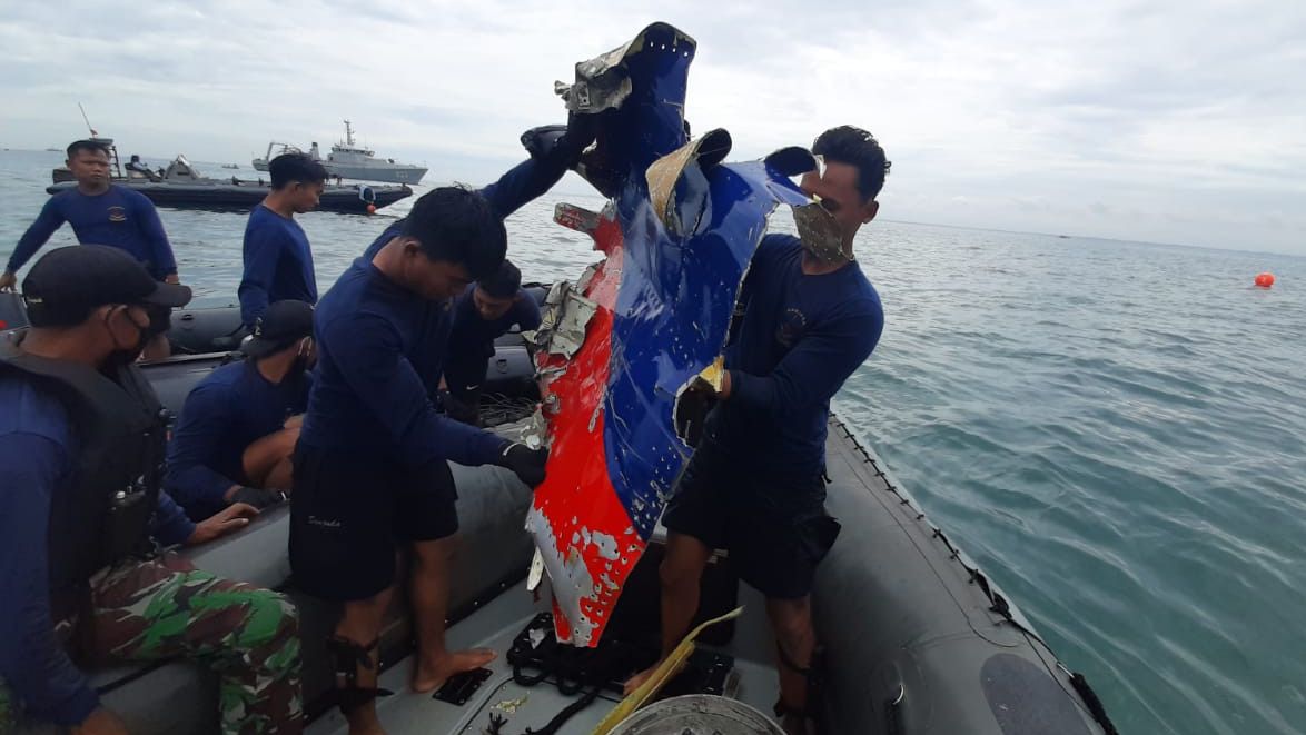 TNI AU Temukan Tumpahan Minyak di Kepulauan Seribu, dari Bahan Bakar Sriwijaya Air?