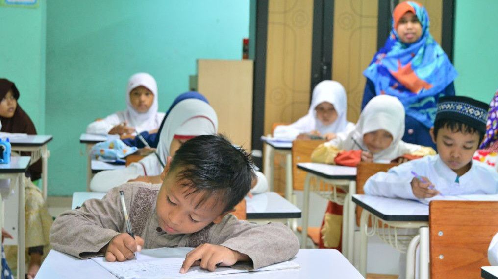 Anak Sekolah di Jakarta Tetap Belajar dari Rumah di Tahun Ajaran 2020/2021