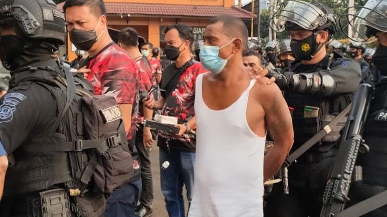 Aksi Polisi 'Obrak-Abrik' Kampung Ambon, Puluhan Bedeng Dihancurkan
