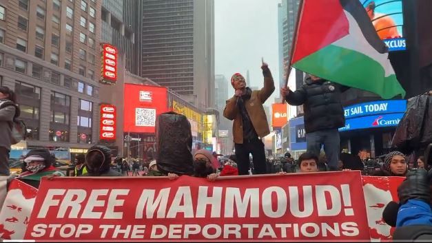 Demonstran Berkumpul di Times Square New York, Tuntut Pembebasan Aktivis Mahasiswa Pro-Palestina