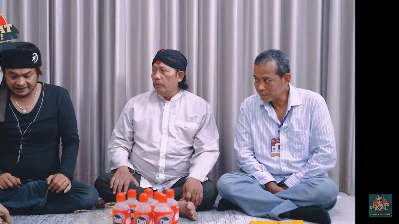 Persatuan Dukun Se-Indonesia (Foto: YouTube/CURHAT BANG Denny Sumargo) 