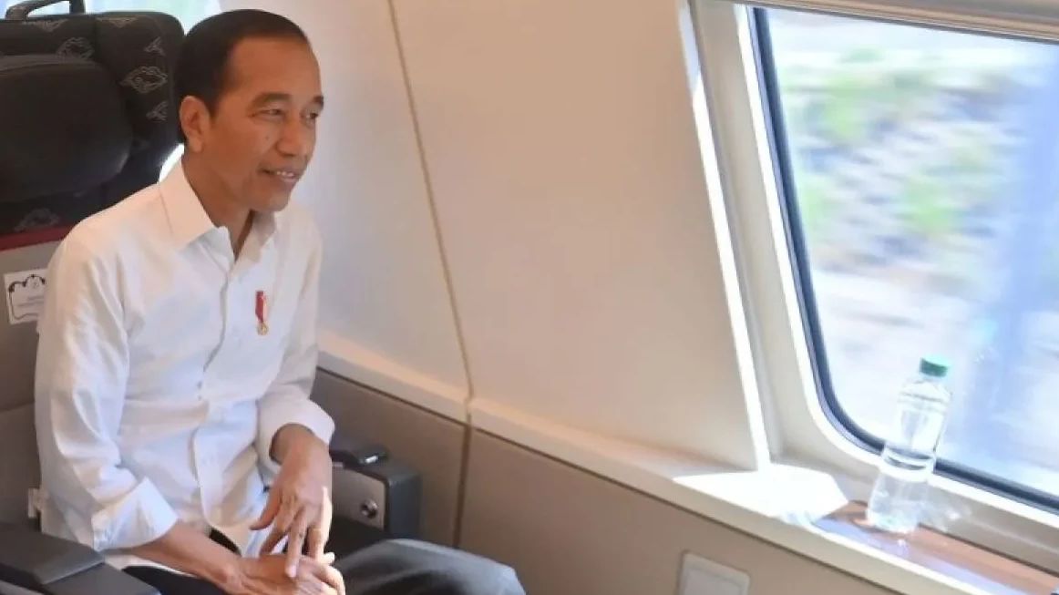 Soal Kereta Cepat Jakarta-Surabaya, Jokowi: Masih Dalam Studi dan Kalkulasi