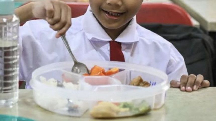 Prabowo Pamer Jumlah Penerima MBG, DPR Sindir Anak Keracunan Makanan