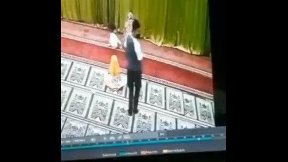 Viral Video Pria Lecehkan Anak Kecil dalam Masjid Saat Salat, Netizen: Tiada Maaf, Kebiri!
