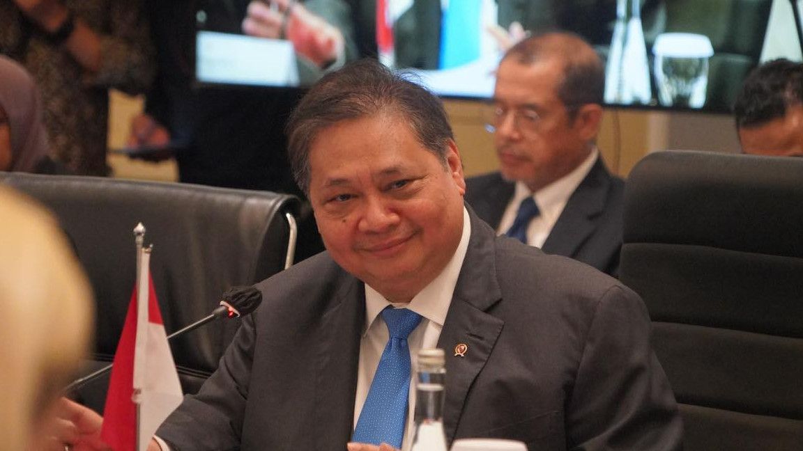 Airlangga Sebut Faktor Musim Haji Bikin Dolar Menguat dan Lemahkan Rupiah