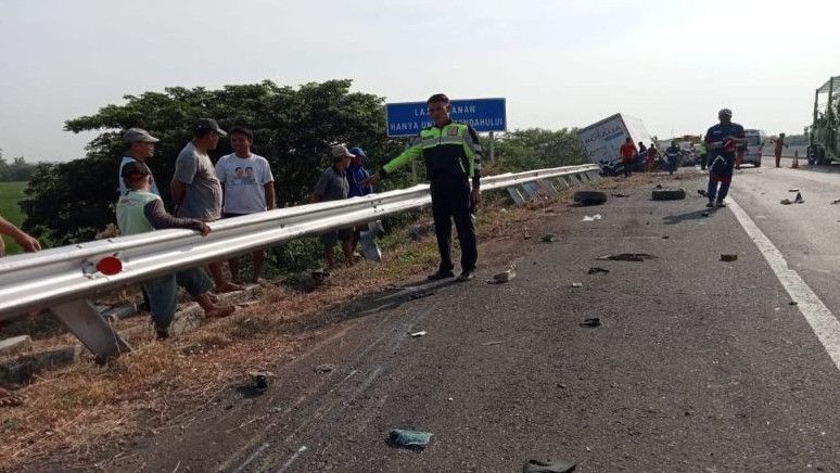 Polisi Periksa Sopir Truk Kasus Kecelakaan yang Menewaskan Kru TvOne di Tol Batang-Pemalang