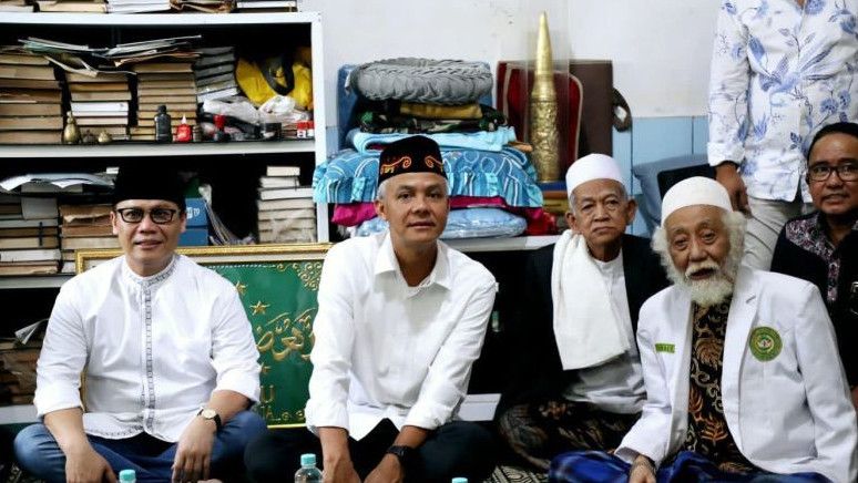 Ganjar Pranowo Silaturhami ke Ulama Banten Abuya Muhtadi, Ini yang Dibicarakan