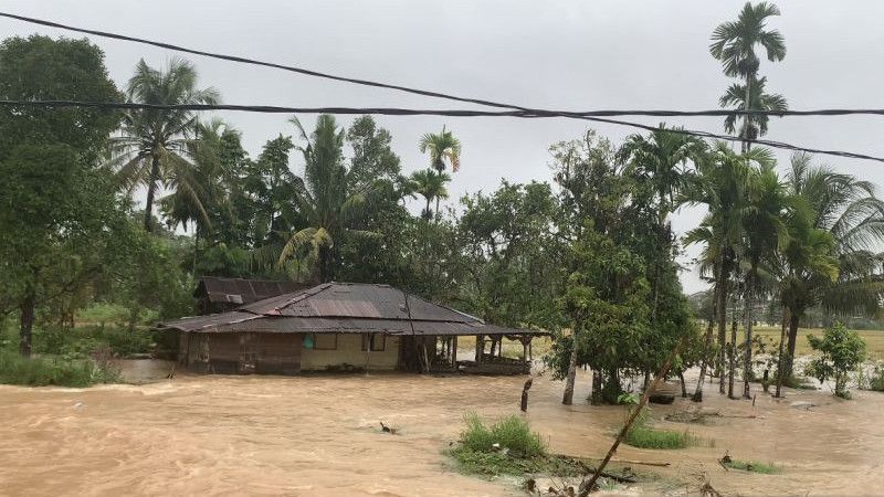 Diguyur Hujan Deras Sejak Kamis, Banjir Merata Terjadi di Kota Padang