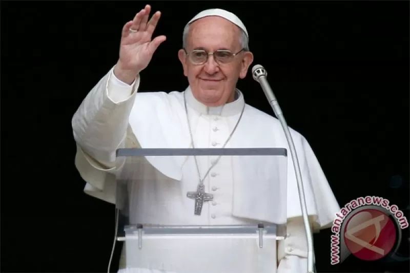 Paus Fransiskus Hapus Alkitab dan Usulkan Buat Buku Baru, Benarkah?