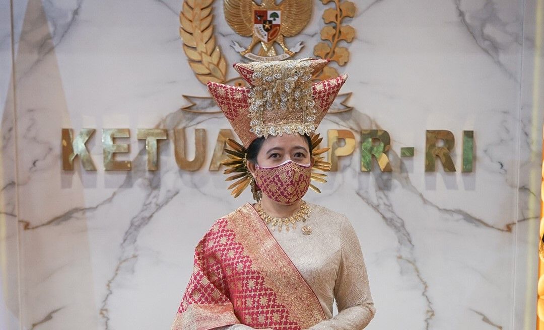 Cucu Bung Karno, Puan Maharani Bacakan Teks Proklamasi dengan Balutan Busana Minang yang Memukau