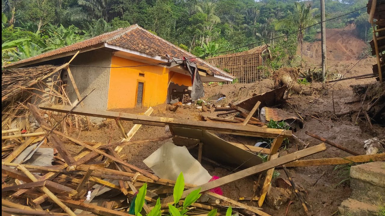 Sembilan Orang Hilang Akibat Peristiwa Banjir Bandang dan Longsor di Bandung Barat