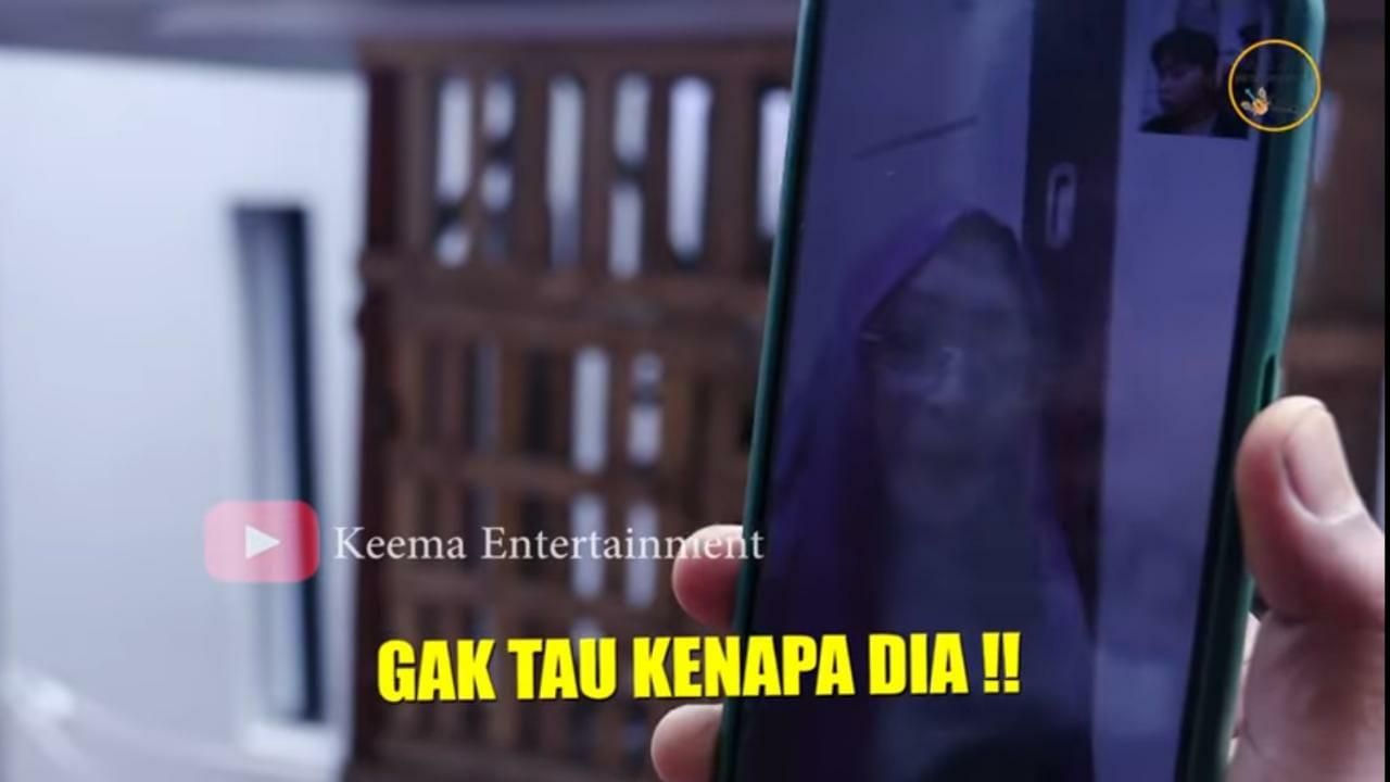 Ayam Angelina Sondakh mati (Foto: YouTube/Keema Entertainment)