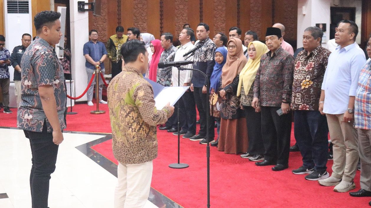 DPRD Surabaya Sibuk Gladi Bersih Pelantikan di Tengah Aksi Kawal Putusan MK Soal Pilkada