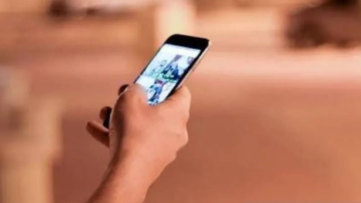 Kepergok Maling HP, Warga Paksa Pencuri Nyebur ke Kali Cari Barang Bukti yang Dibuang