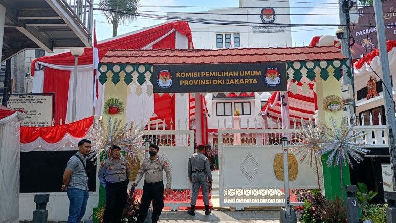 Pendaftaran Cagub-Cawagub Dibuka Mulai Hari Ini, Polisi Perketat Pintu Masuk dan Keluar Gedung KPU DKI