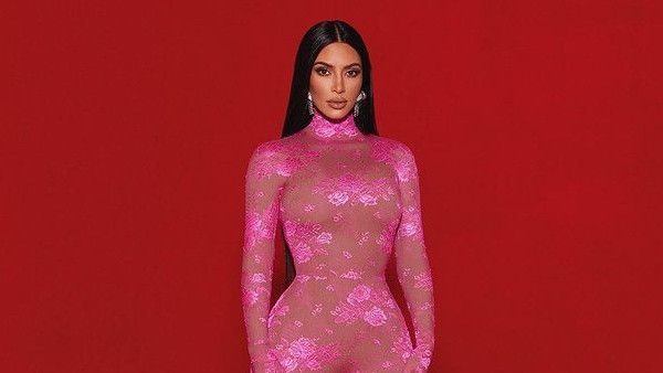 Kim Kardashian Ajukan Status Lajang Secara Hukum, Kenapa?