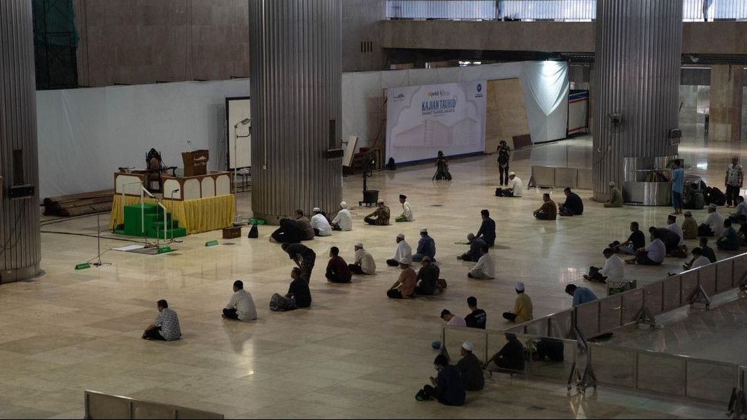 Hukum Salat Tarawih Pakai Masker, Sah atau Tidak? Ini Hukumnya