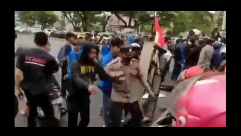 Demo di Makassar Dihentikan Warga Lantaran Bikin Macet, Netizen: Tak Semua Masyarakat Dukung Mahasewa