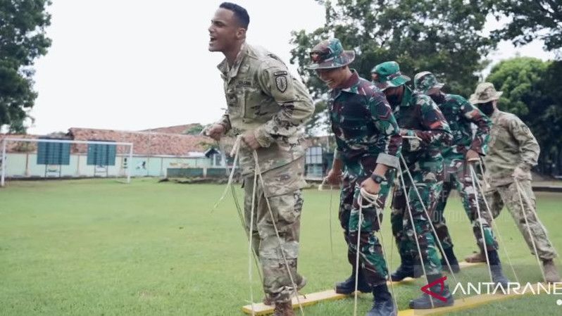 Latihan di Indonesia, Tentara Amerika Ini Pamerkan Mi Goreng ke Keluarganya