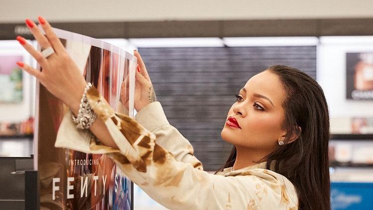 Rihanna Dinobatkan Sebagai Musisi Wanita Terkaya di Dunia
