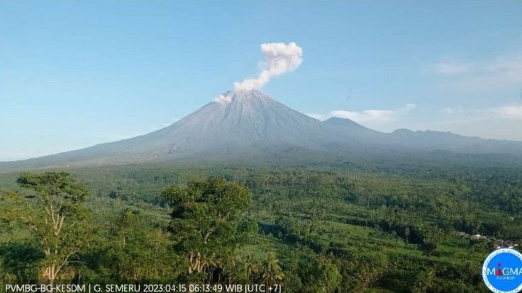 Aktivitas Terkini Gunung Semeru: Masih Didominasi Gempa Erupsi Setiap Hari