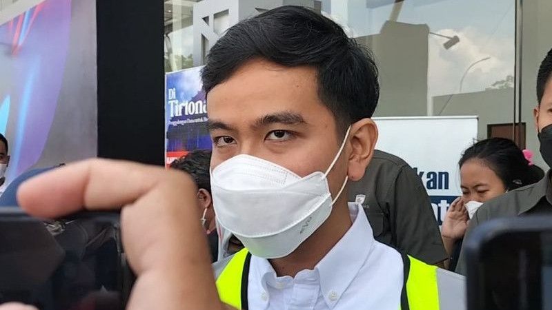 Gibran Mau Ikut Demo Tolak Jokowi 3 Periode, Netizen: Padahal Tinggal Ngomong di Grup WA Keluarga