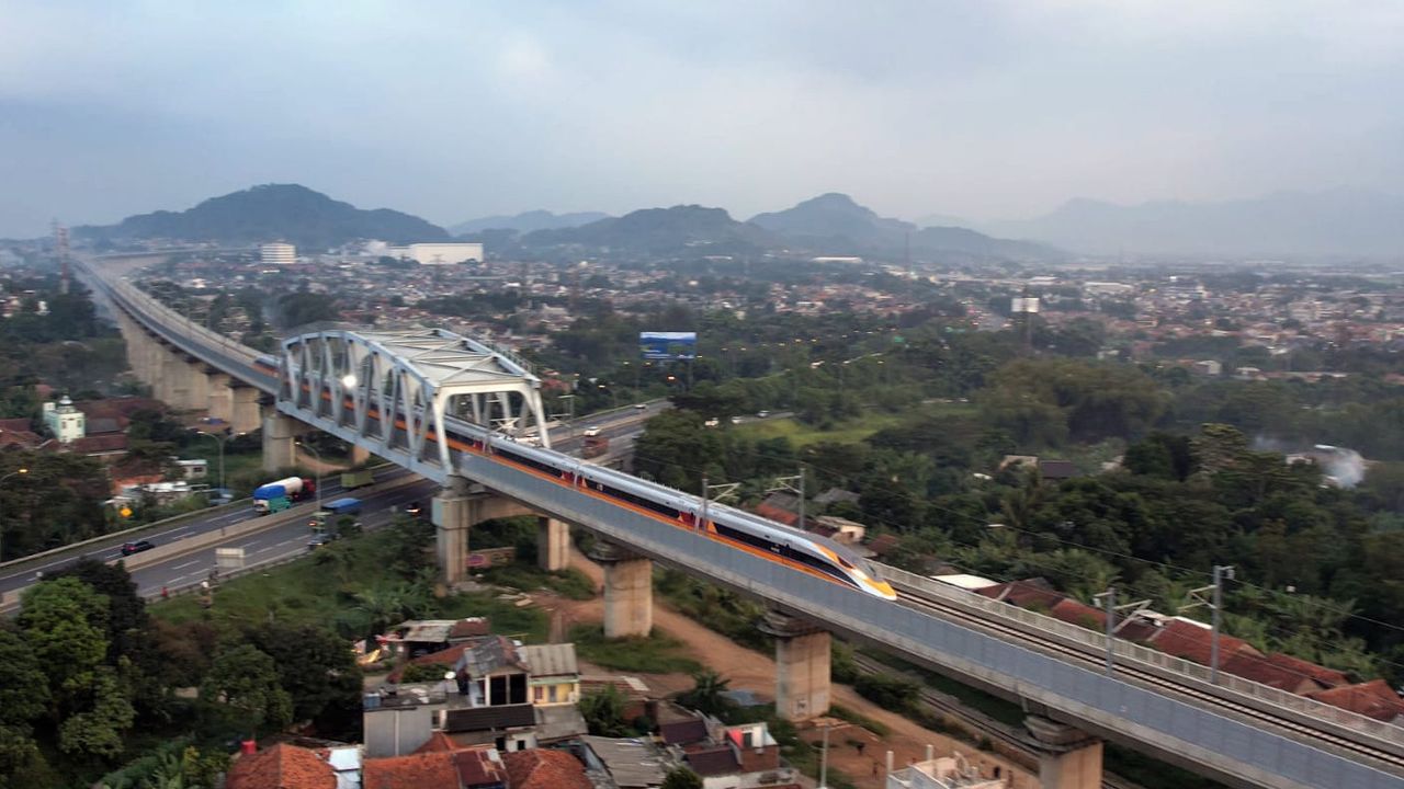 Laju Kereta Cepat Jakarta-Bandung Akan Ditingkatkan dari 60 Km hingga 180 Km Per Jam Saat Uji Coba