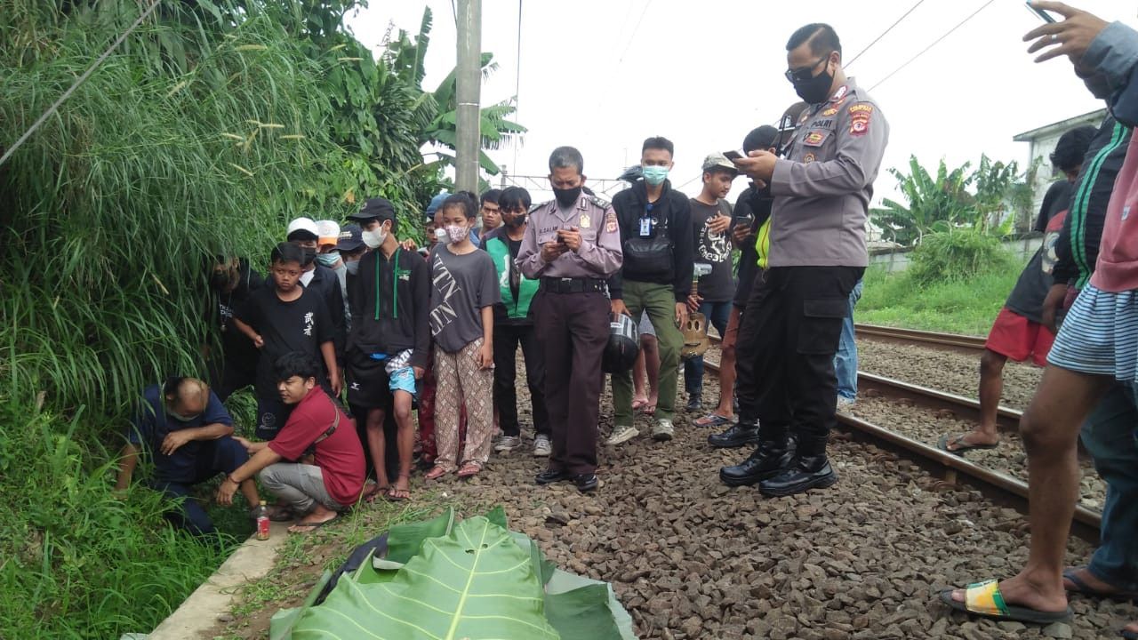 Buang Air di Pinggir Rel, Remaja Tewas Disambar KRL