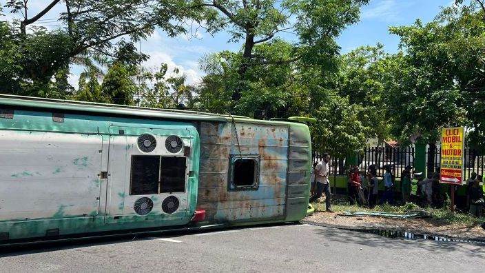 Polisi Selidiki Penyebab Kecelakaan Bus dan Mobil di Nganjuk