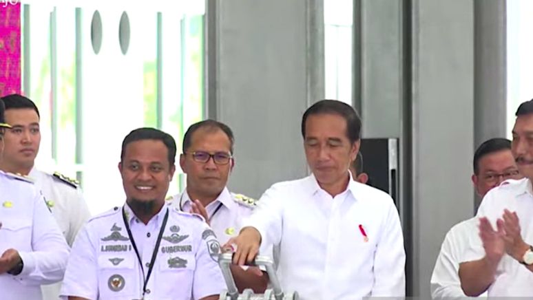 Jokowi Pastikan Jalur Kereta Api dari Makassar Akan Tersambung hingga Manado