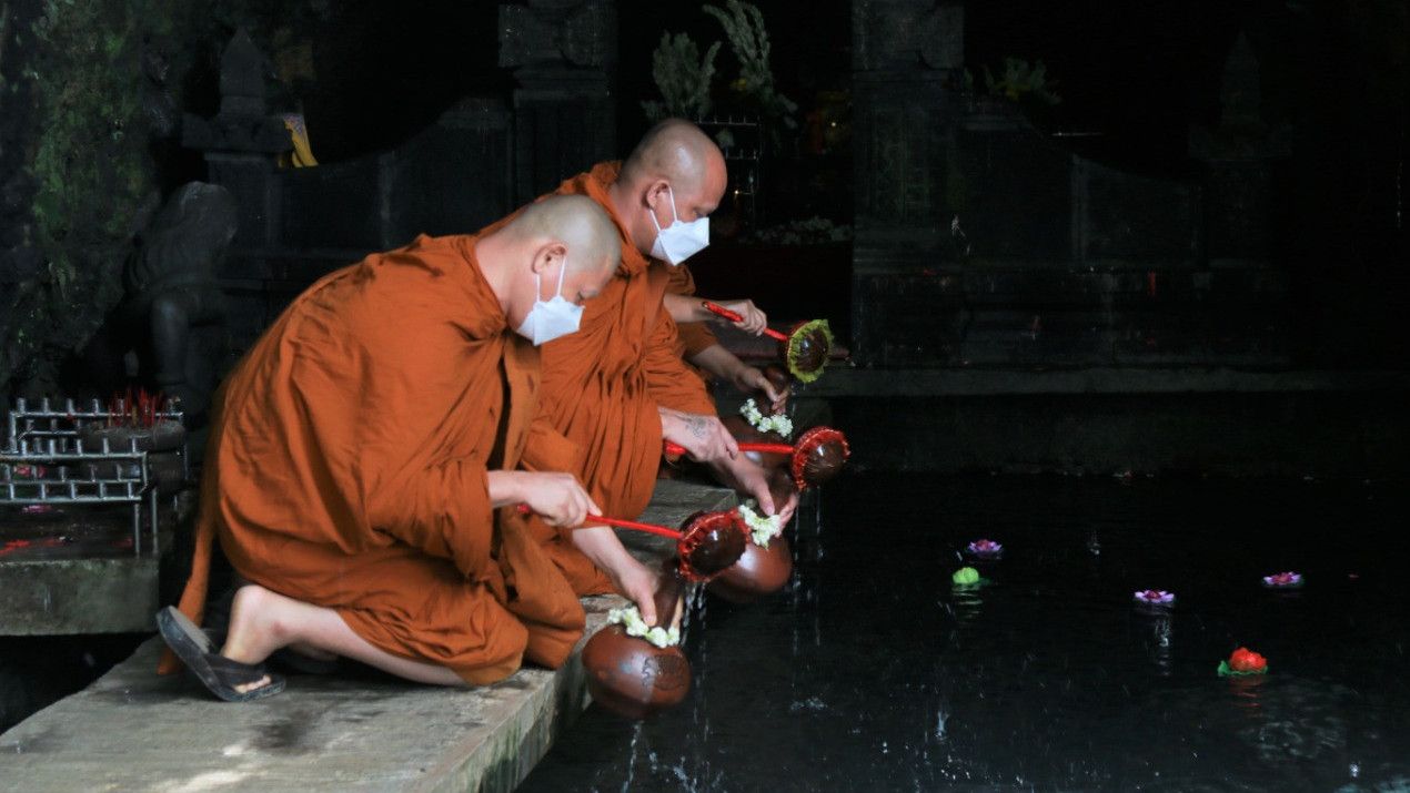 Air Berkah Umbul Jumprit dan Makna bagi Umat Buddha