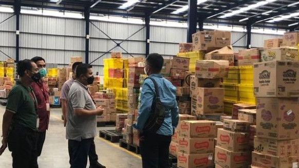 Waduh, Polda Sumut Temukan Penyimpanan Minyak Goreng di Gudang PT Indomarco Prismatama dan PT Sumber Alafaria Trijaya