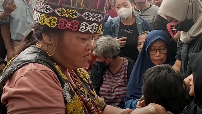 Heboh Pijatan 'Ajaib' Ida Dayak, Dosen Kedokteran UI Ungkap Sebabnya