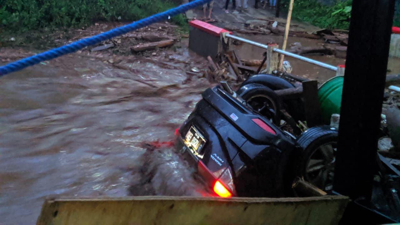 Banjir Bandang Melanda Cicurug Sukabumi, Beberapa Kampung Terendam