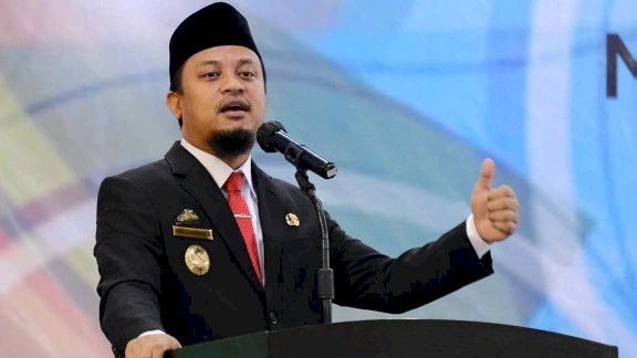 Launching Mandiri Benih, Gubernur Sulawesi Selatan Andi Sudirman Sulaiman Bagi-bagi Jutaan Benih