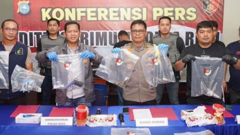 Lawan Petugas Saat Ditangkap, Polisi Tembak Mati Perampok Bersenjata Api di Riau
