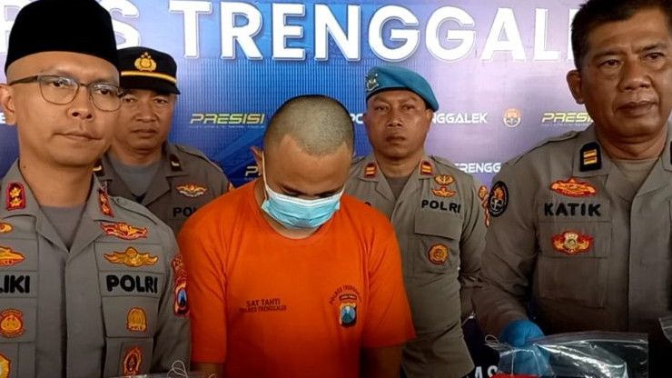 Pria Brutal yang Pukul Guru SMP 1 Trenggalek Ngemis Damai Usai Diringkus Polisi