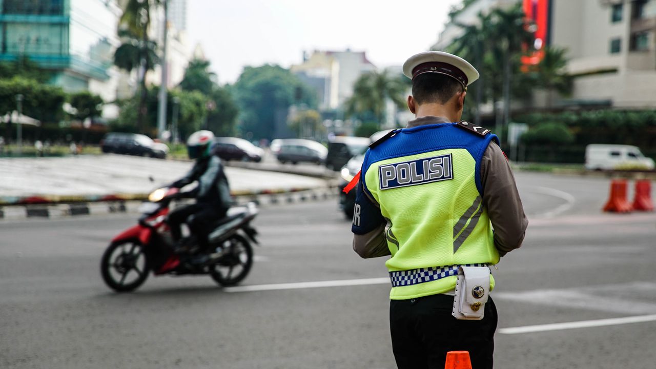Heboh! Polisi Tilang Pengendara Motor Indonesia Pakai Bahasa Thailand